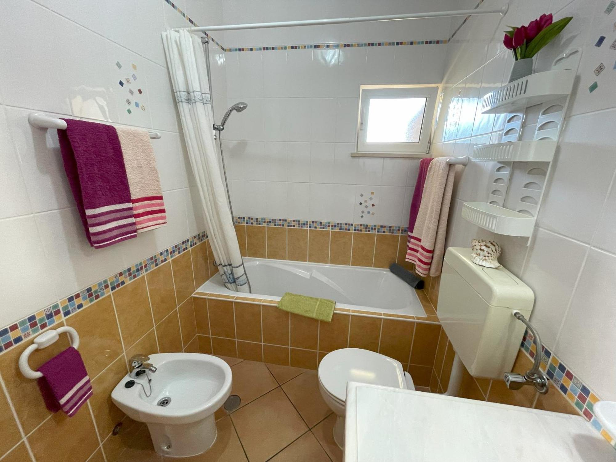 Villa Eber: Poolside Apartments Near Old Town Albufeira Exterior photo