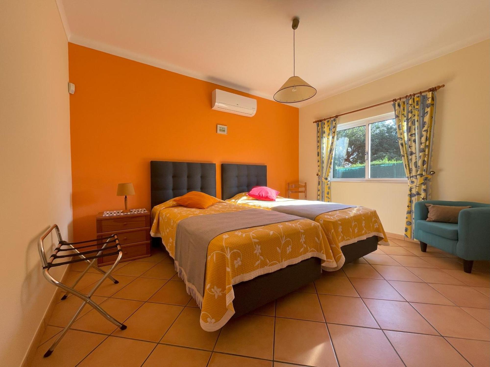 Villa Eber: Poolside Apartments Near Old Town Albufeira Exterior photo